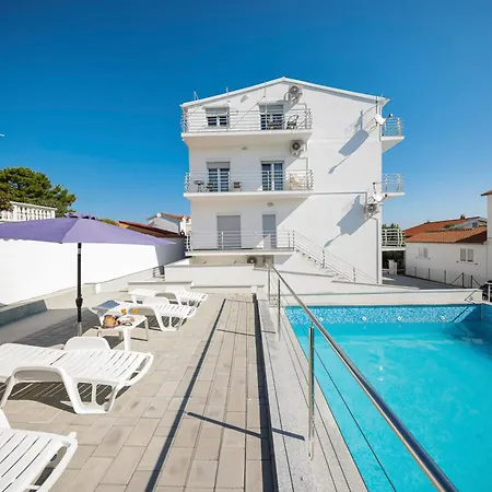 Infinity In - Nord-dalmatien 4*