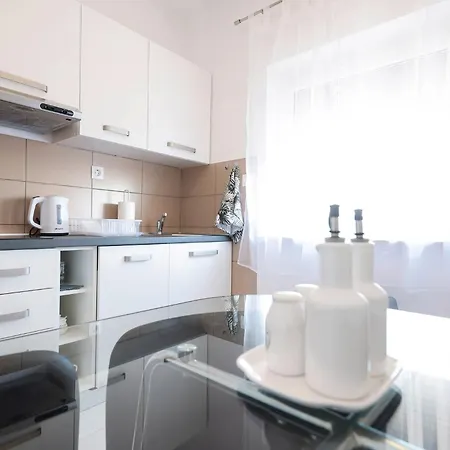 Infinity In - Nord-dalmatien Affittacamere 4*