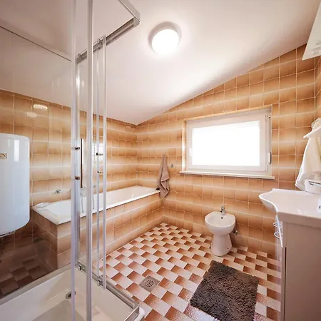 Infinity In - Nord-dalmatien Affittacamere 4*