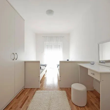 Infinity In - Nord-dalmatien Affittacamere 4*