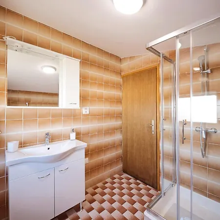 Infinity In - Nord-dalmatien Affittacamere 4*